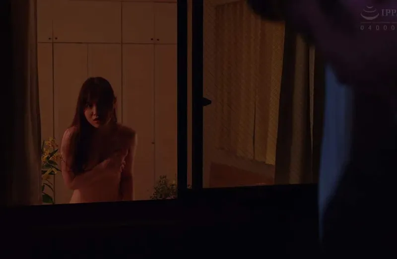 Em hotgirl cạnh nhà gã chồng chồng yêu cạnh nhà thường xuyên thay đồ ở ngay cửa sổ